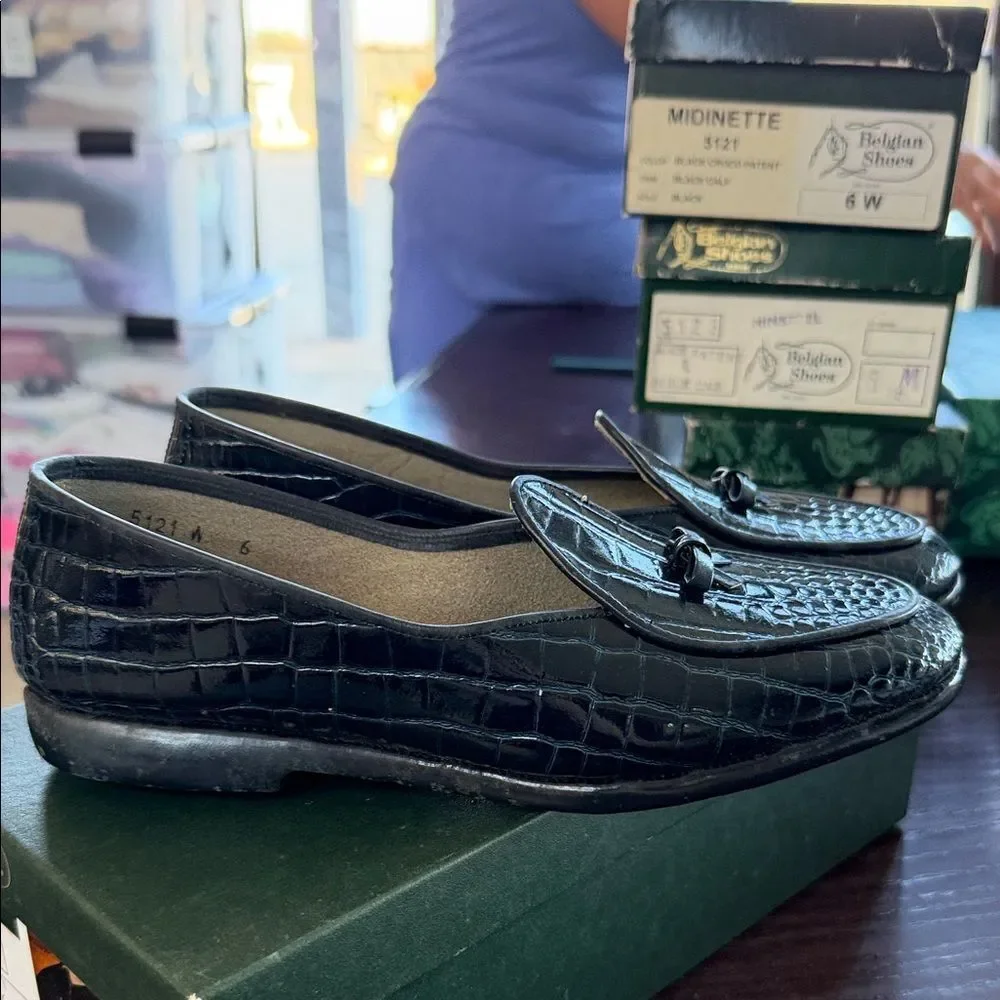 Stylish navy blue Crocodile Pattern Loafers